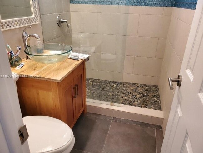 Building Photo - 135 Peace Ave