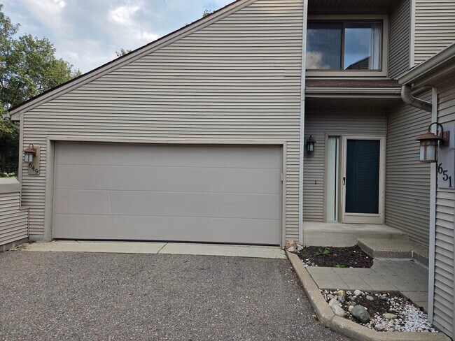 Building Photo - 649 Glasgow Ct