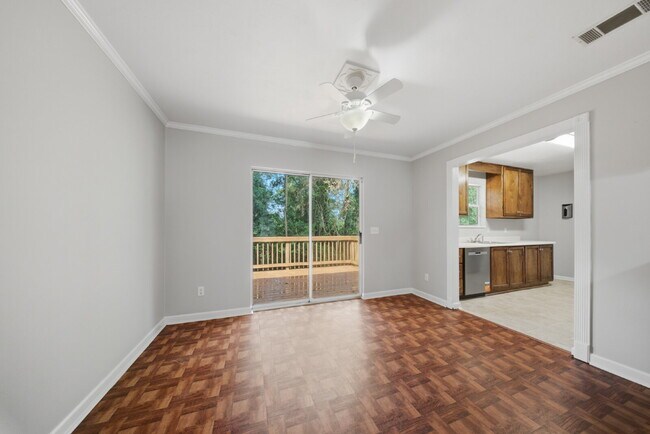 Building Photo - 3 Bedroom 2 Bathroom Single Family Home located in NW Tallahassee!