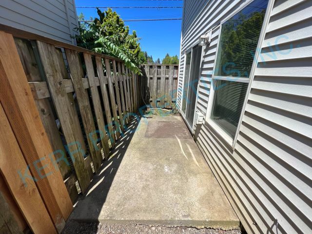 Building Photo - FREE RENT! Beautiful 2 bedroom duplex located in Southeast Portland!