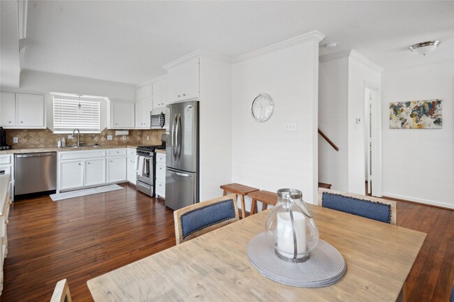 Building Photo - 1105 Tulane St