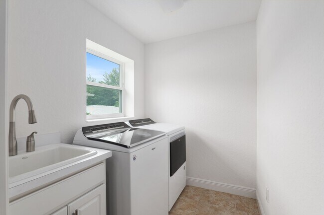 Building Photo - 10397 Silver Maple Ave