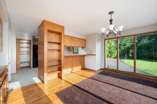 Building Photo - Beautiful home with views and in a gated c...