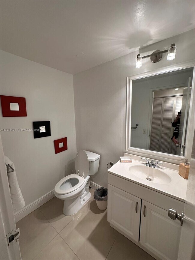 Building Photo - 3505 S Ocean Dr