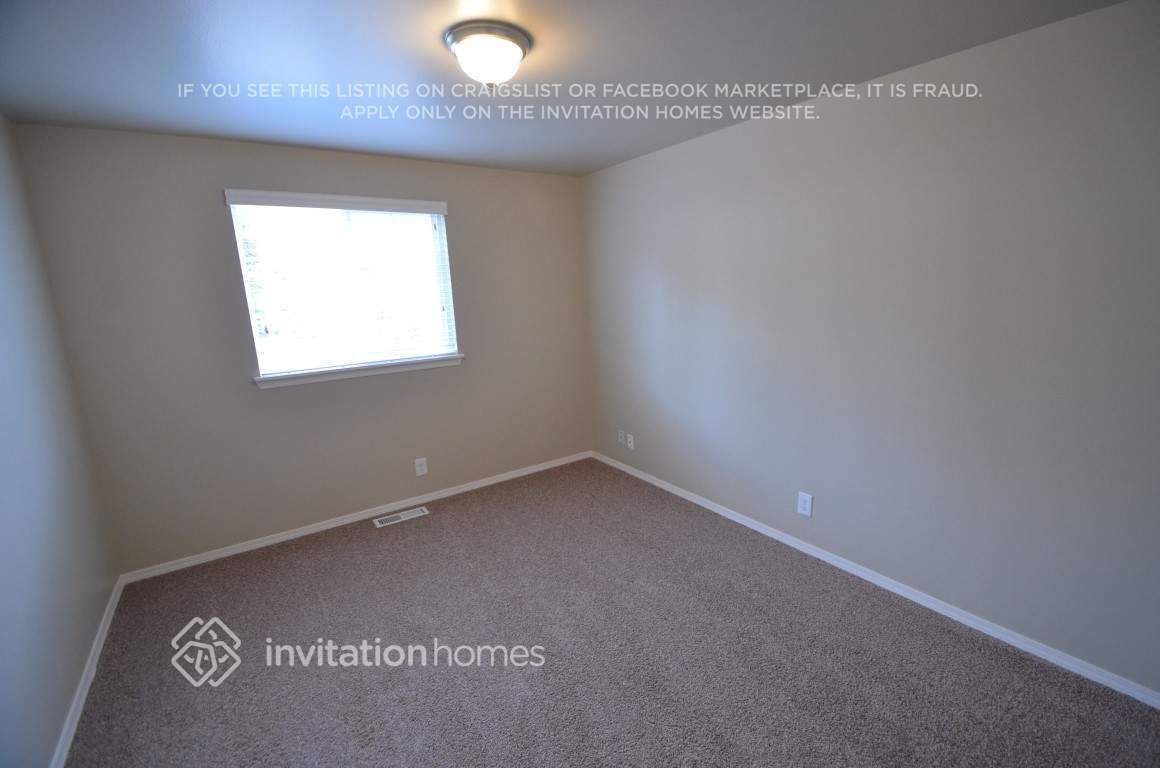 Building Photo - 409 Rainbow Pl