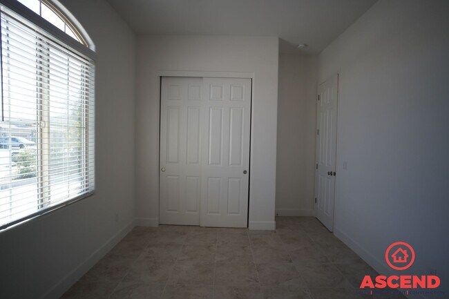 Building Photo - 8904 Costa Blanca Dr