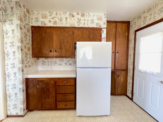 Building Photo - Centrally Located Two Bedroom Home