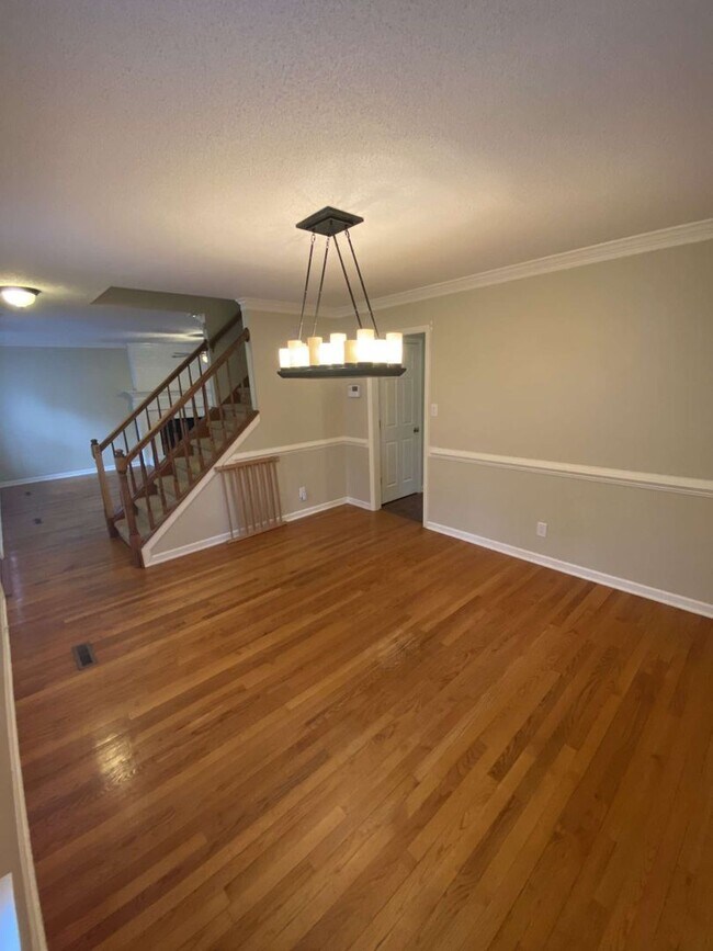 Building Photo - Charming 3 Bed Colonial in Woodcroft!
