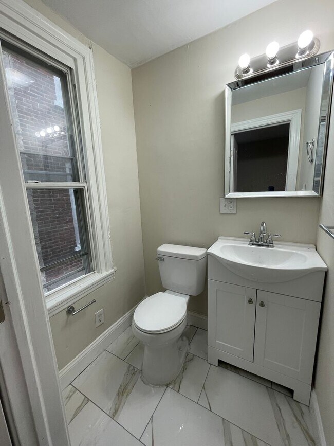 Building Photo - Beautiful 4 Bedroom, 1.5 Bath in Chester