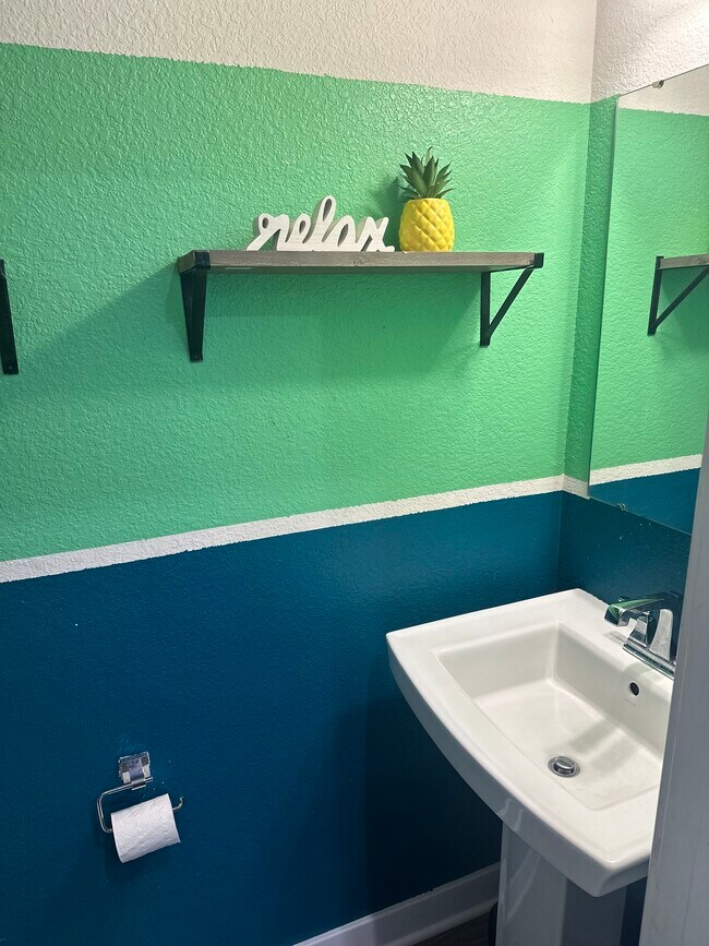 Powder room 2 - 225 Brittlebrush Dr