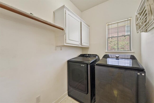 Building Photo - 14119 Scarborough Fair St