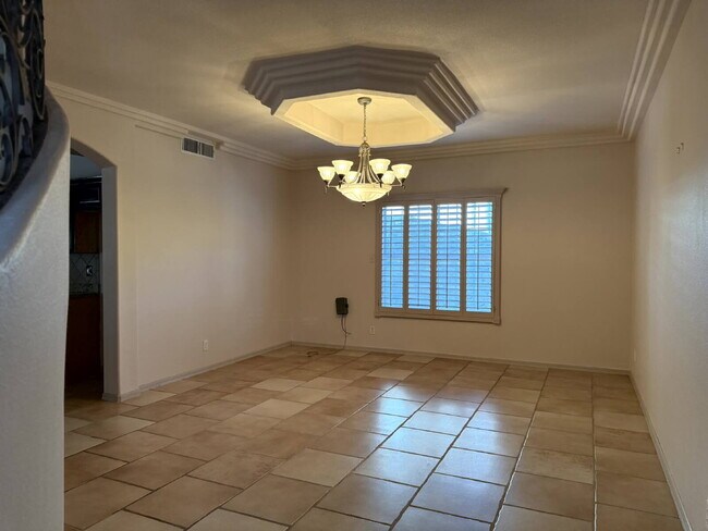Building Photo - 317 Zenith Dr