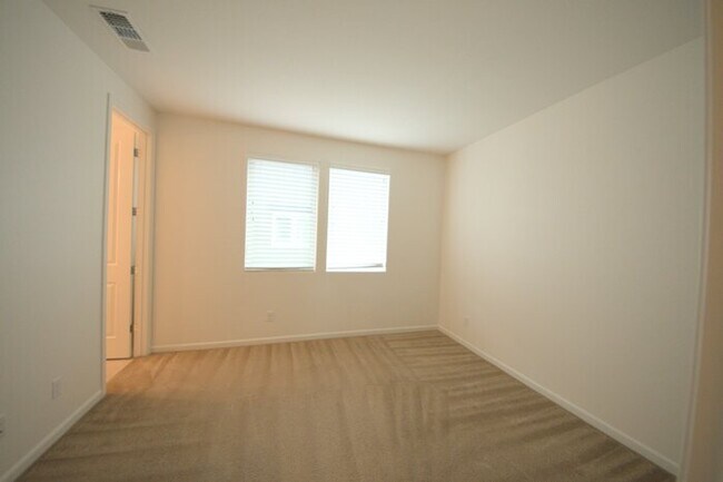 Building Photo - Dublin 3 stories 3 Beds, 3.5 Baths Townhouse in Boulevard community for rent