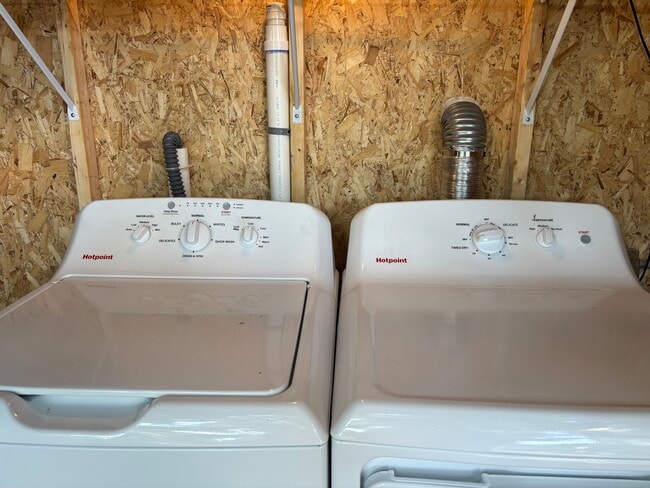 Building Photo - 263 Gardenia St