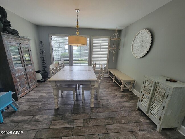 Building Photo - 633 Amberjack Dr