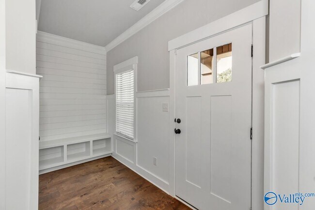 Building Photo - 119 Farmall Ln