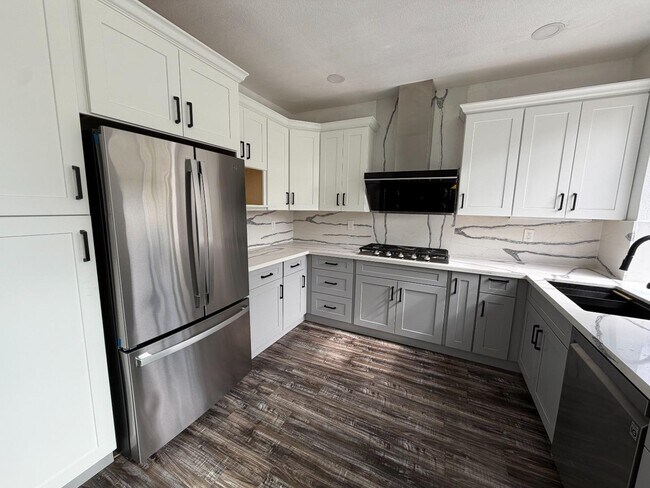 Building Photo - 5572 Tan Oak Dr