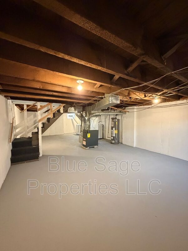 Building Photo - 1037 Laurel Rd