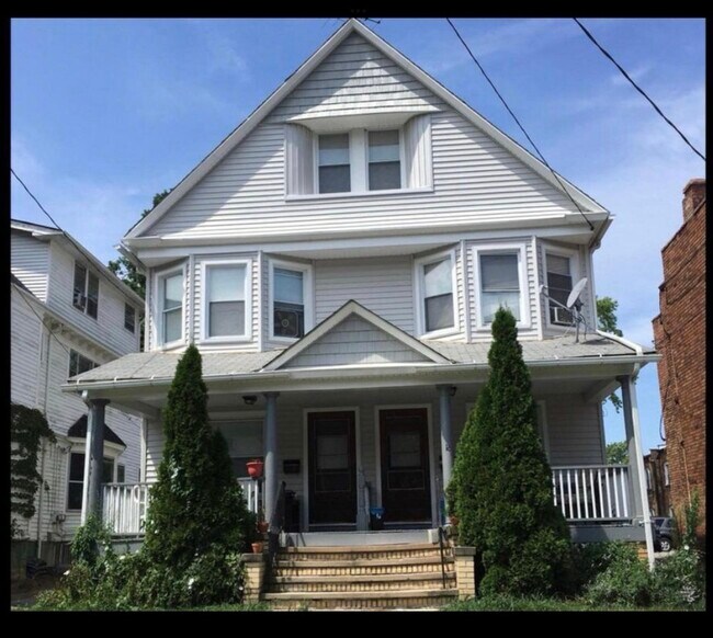 Building Photo - 1182 Warren Rd