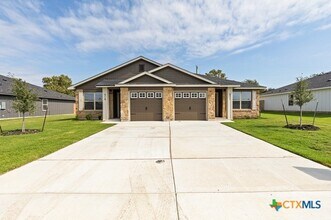 Building Photo - 522 Campus St