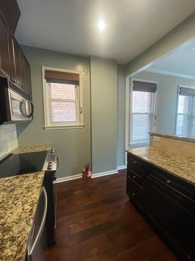 Building Photo - Dupont Circle 2-level Condo at The Cygnet. 1 Bed/1 Full Bath, Fireplace and Modern Kitchen