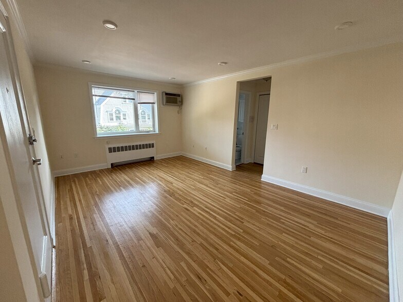 Building Photo - 105 Longwood Ave