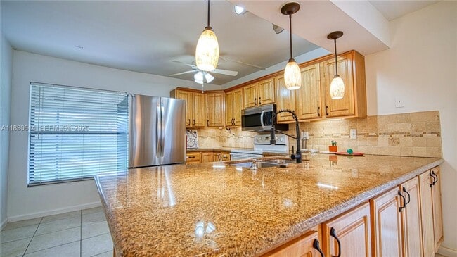 Building Photo - 11101 SW 15th Manor