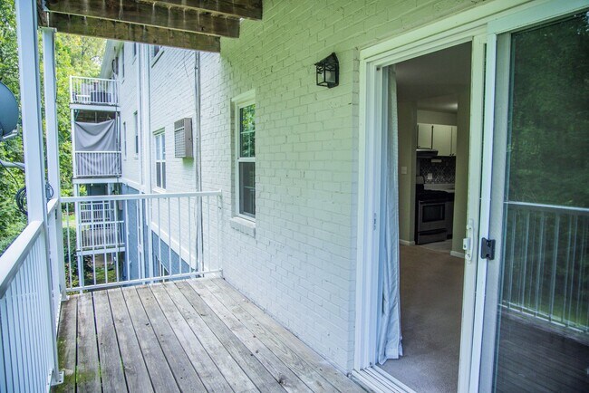 Building Photo - One Bedroom Condo in Barracks West