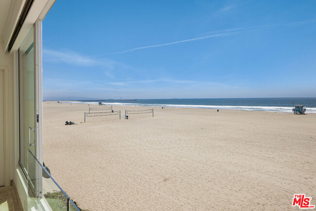 Building Photo - 3412 Ocean Front Walk