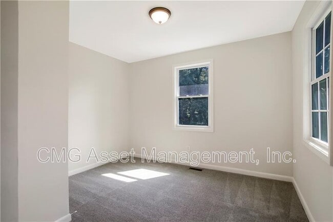 Building Photo - 551 Valley Hill Rd SE