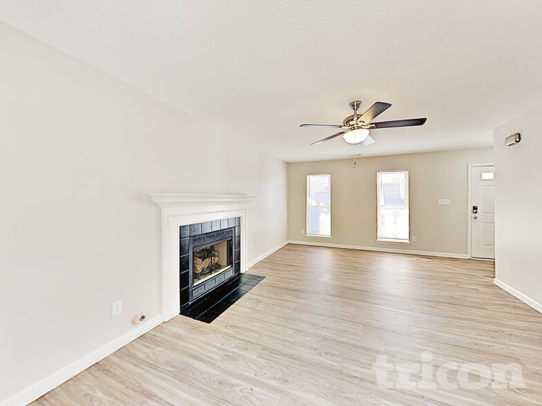 Building Photo - 8009 Vermilion Dr