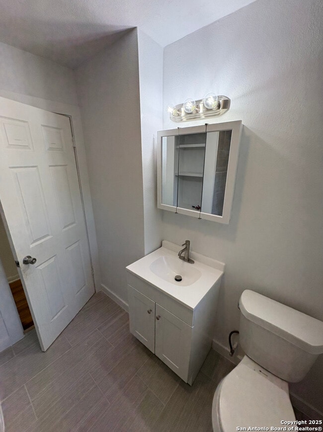 Building Photo - 355 Cresham Dr