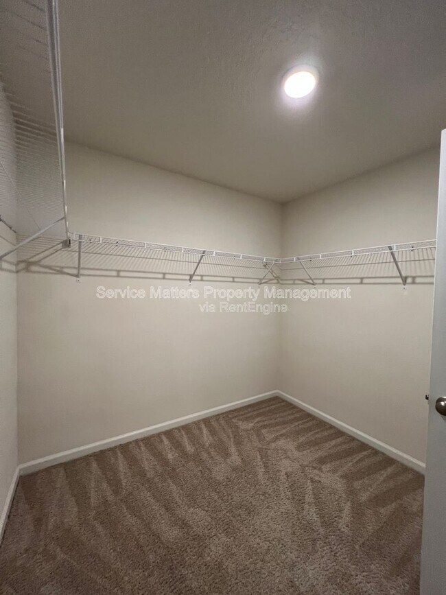 Building Photo - 4080 Roosevelt Way