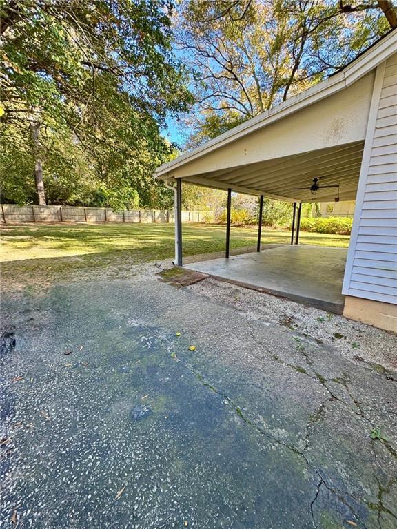 Building Photo - 635 Valley Brook Rd