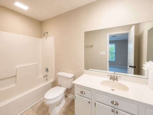 Building Photo - 5020 Thoroughbred Ln