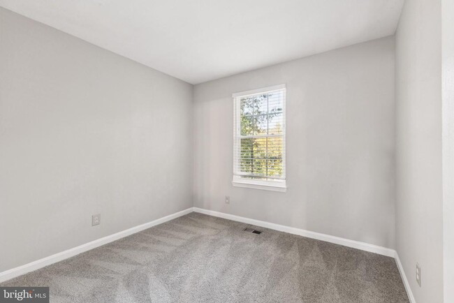 Building Photo - 16864 Miranda Ln