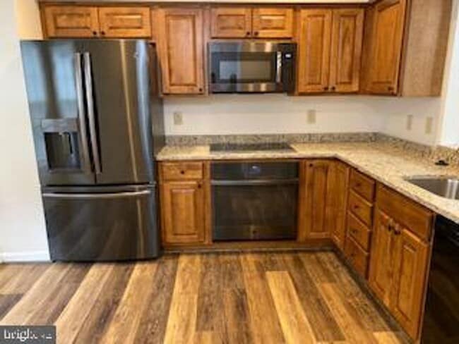 Building Photo - 15653 Montview Dr