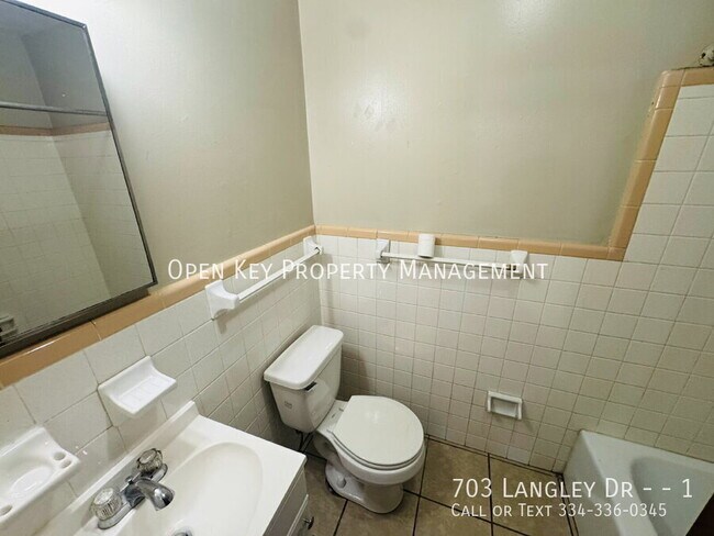 Building Photo - 703 Langley Dr