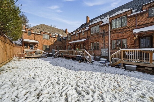 Building Photo - 2 Bedroom, 2 Bath Townhome located directly across from Franklin Park Conservatory