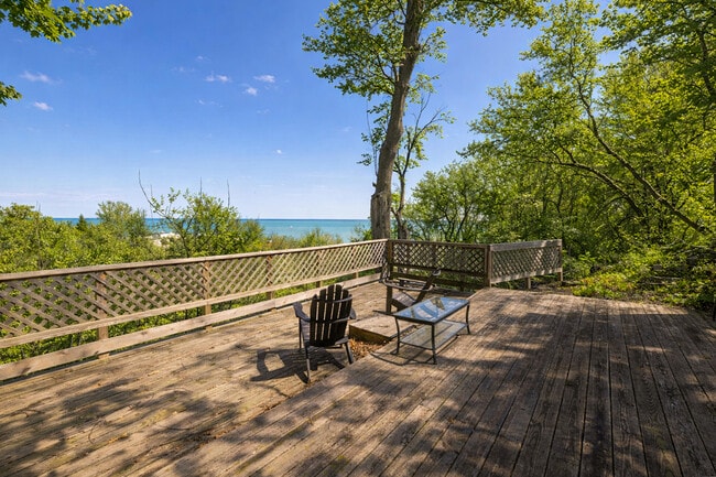 Building Photo - 446 N Powers St