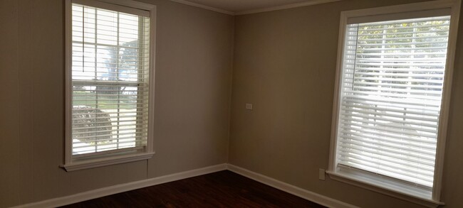 Building Photo - Coming in March - 3 bedroom 1 bath home lo...