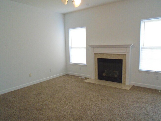 Building Photo - 706 Titan Dr