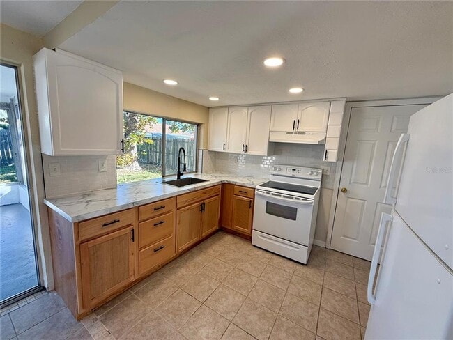 Building Photo - 3931 Claremont Dr
