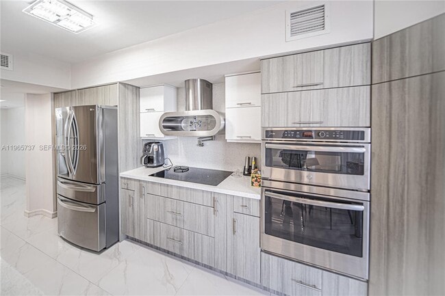 Building Photo - 16445 Collins Ave