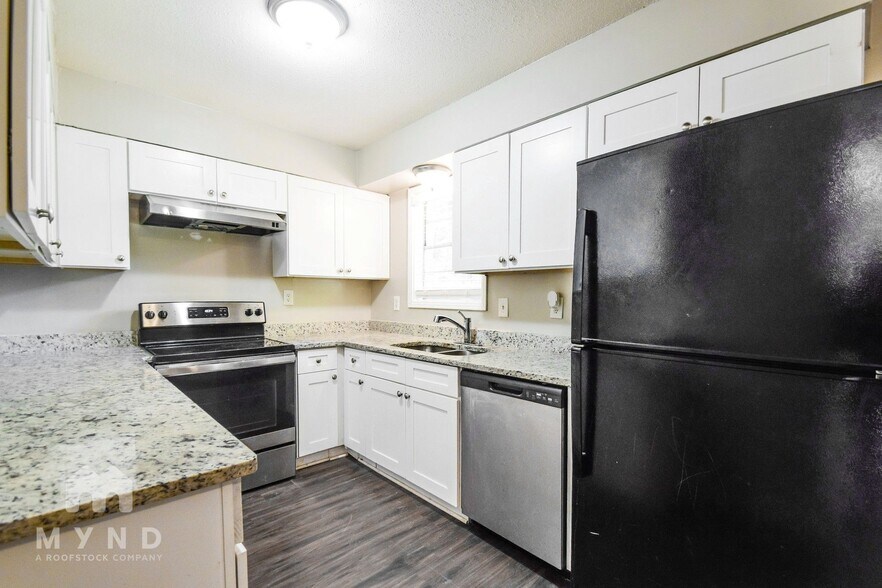 Building Photo - 2695 Shady Grove Dr