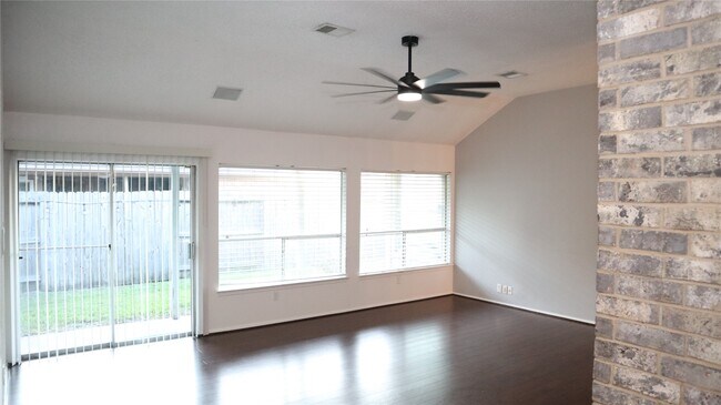Building Photo - 2515 Edgedale Dr