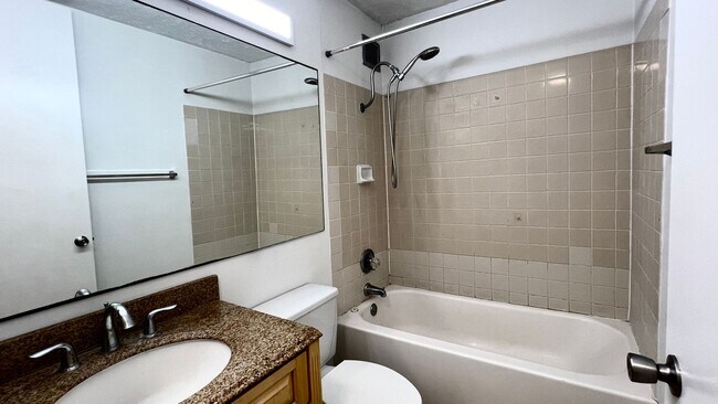 Building Photo - AVAILABLE NOW - SPACIOUS 2BD/1BA WITH 1 COVERED SECURED PARKING!