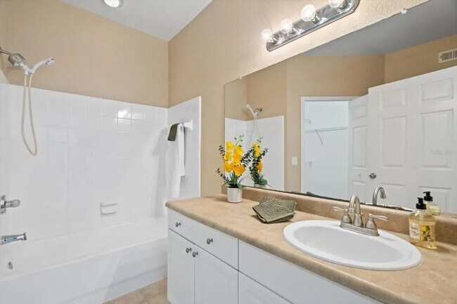 Building Photo - 5561 Rosehill Rd