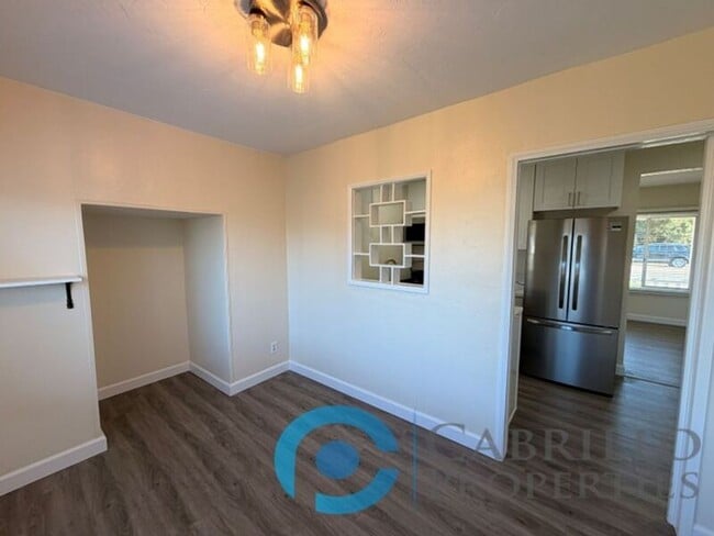 Building Photo - 2412 Chicago St