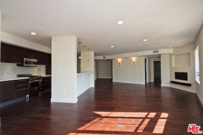 Building Photo - 1636 S Beverly Glen Blvd